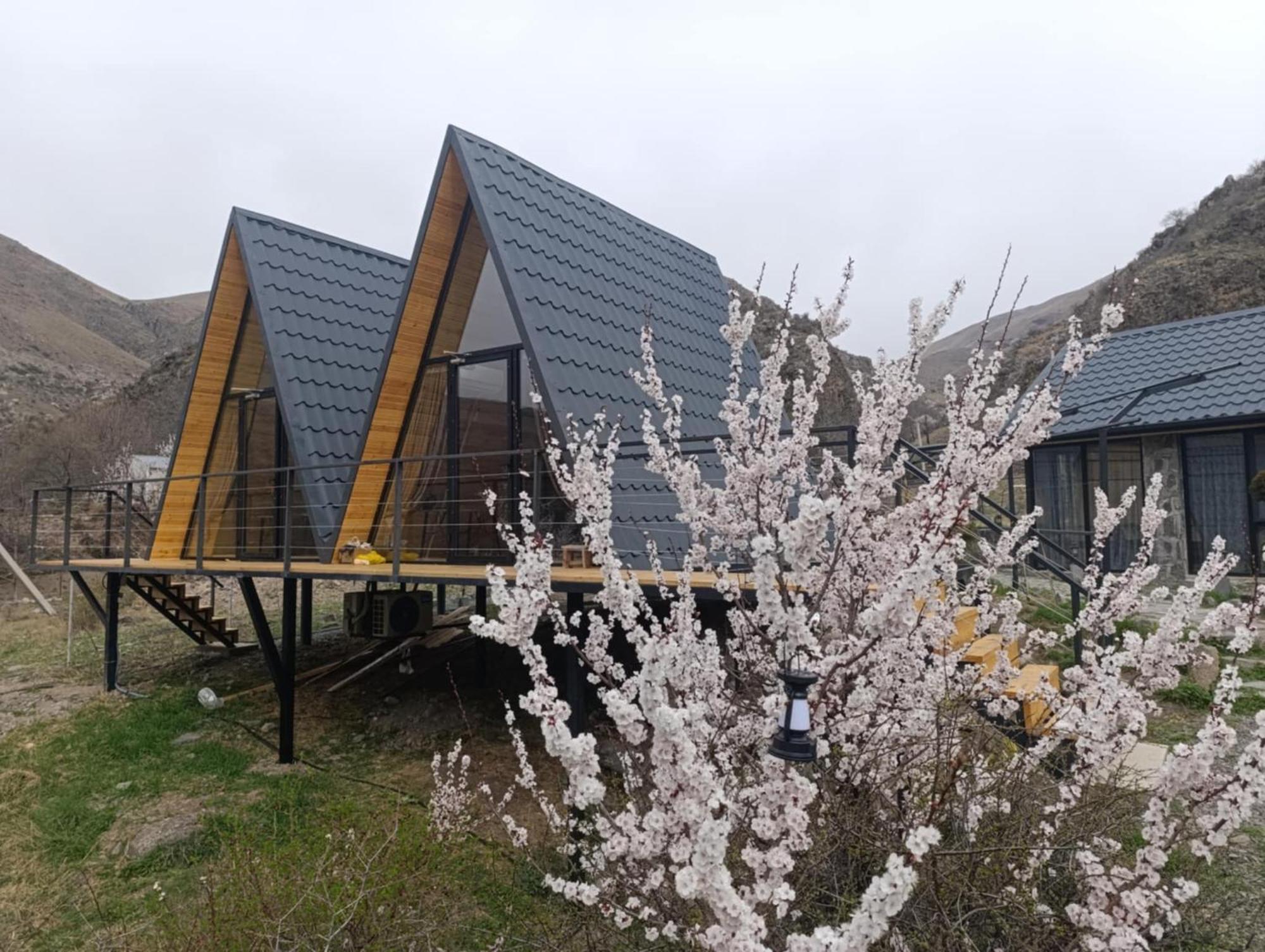 Vardzia Glamping Kültér fotó